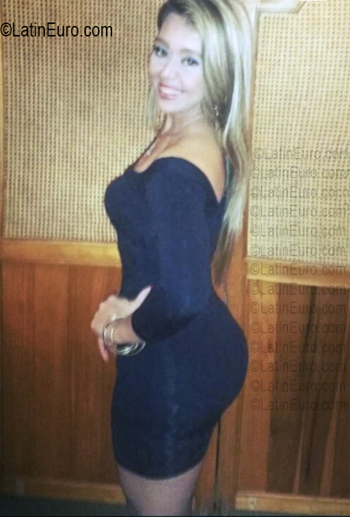 Date this georgeous Colombia girl Rachel from Bogota CO33817