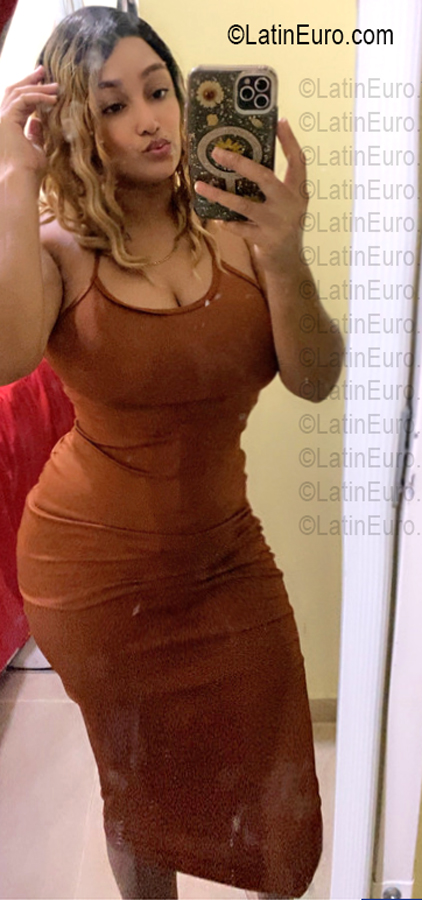 Date this lovely Dominican Republic girl Azalia from Santo Domingo DO56929
