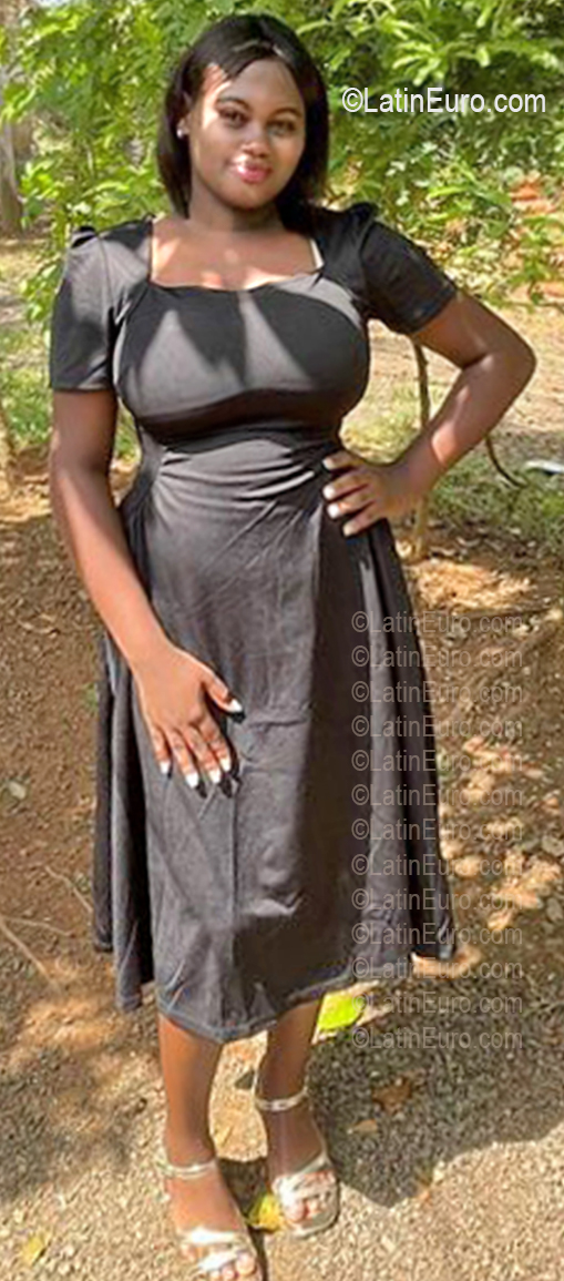 Date this foxy Dominican Republic girl Nelly from Santo Domingo DO56965