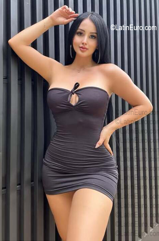Date this sultry Colombia girl Careo from Colombia CO33830