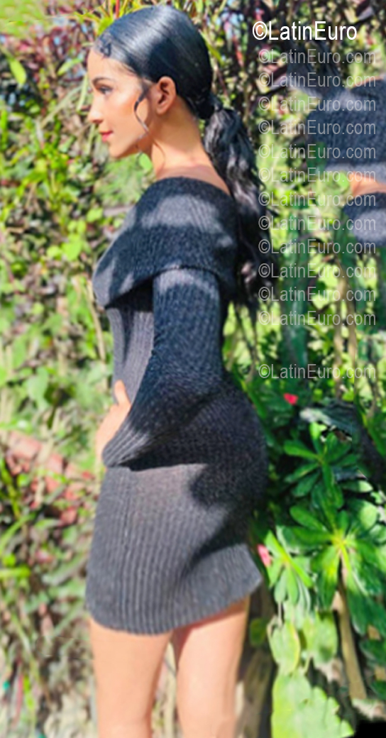 Date this beautiful Dominican Republic girl Yaneris from Moca DO56973