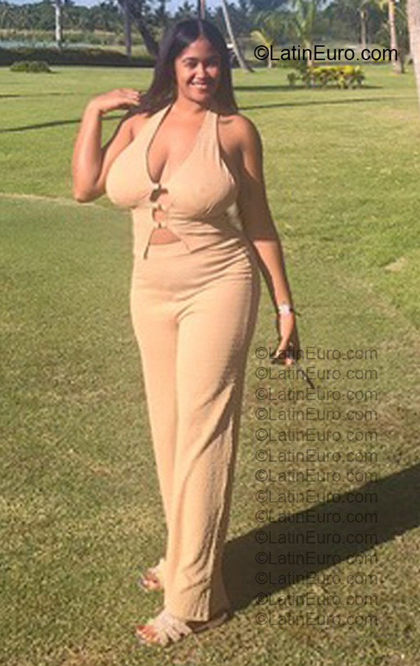 Date this hot Dominican Republic girl Paola from Santo Domingo DO57010