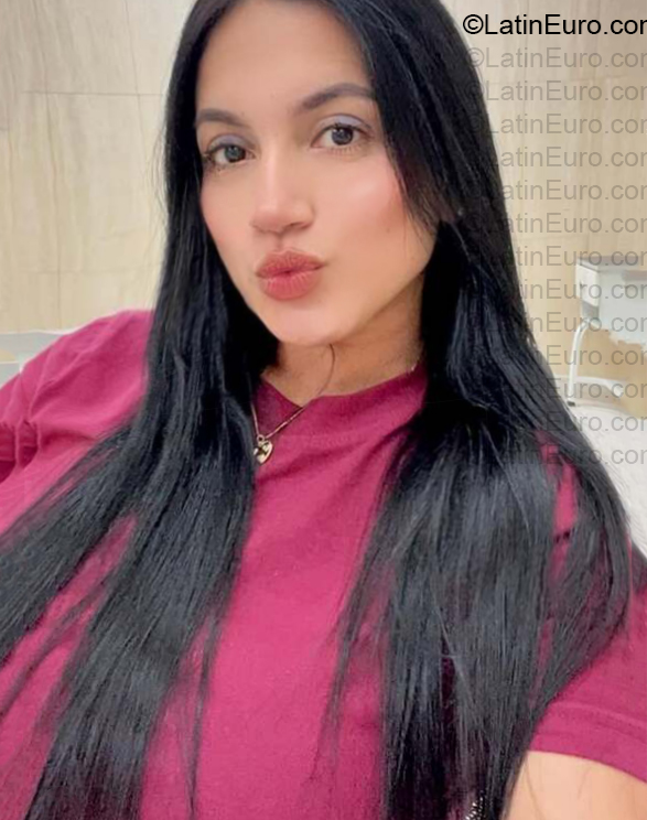 Date this good-looking Venezuela girl Leonella from Venezuela VE5745