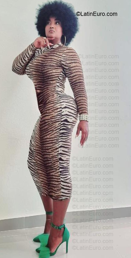 Date this happy Dominican Republic girl Negrita from Ato Mayor DO57063