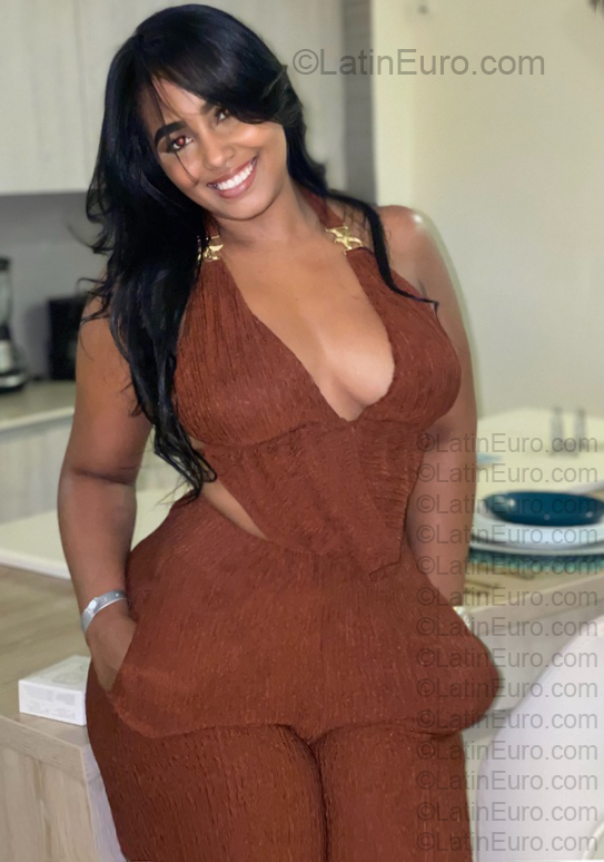 Date this happy Colombia girl Johana from Cartagena CO33880