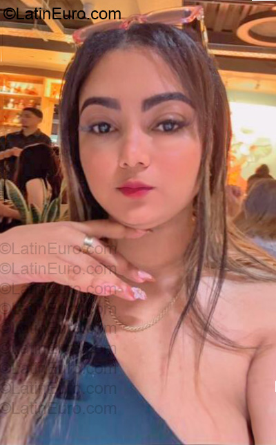 Date this nice looking Dominican Republic girl Rossy from Santo Domingo DO57098