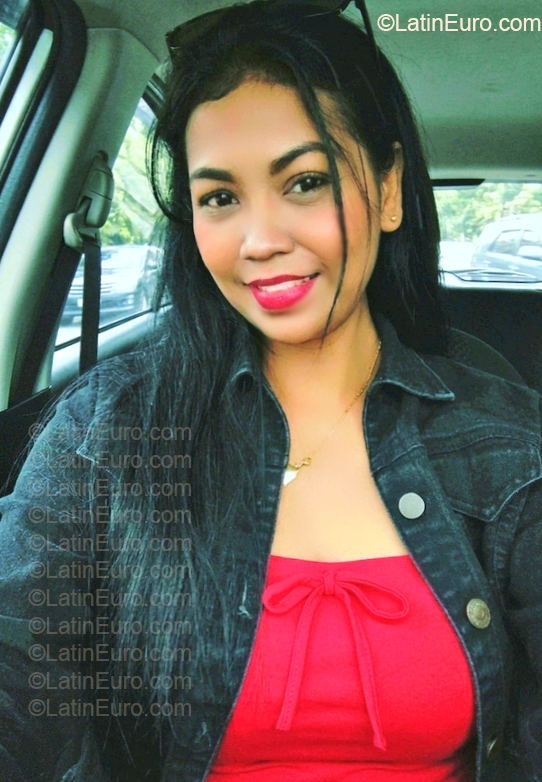 Date this nice looking Venezuela girl Lia from Caracas VE5752