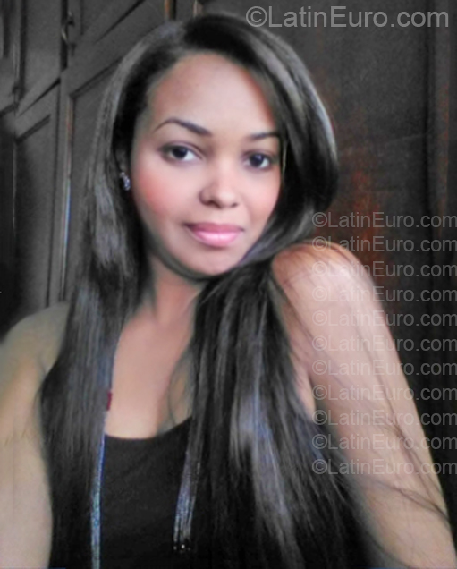 Date this voluptuous Dominican Republic girl Ivy from Santo Domingo DO57152