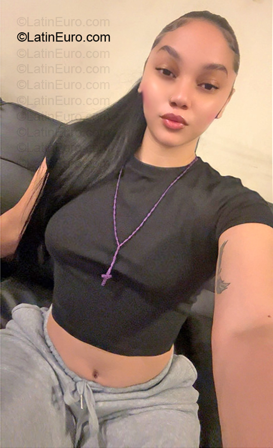 Date this attractive United States girl Lesley from New York US25778