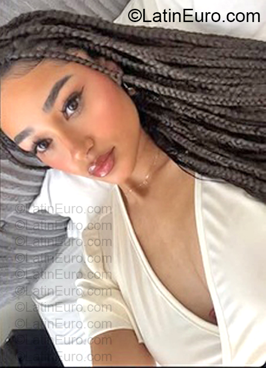 Date this beautiful Dominican Republic girl Kisbe from Santo Domingo DO57173