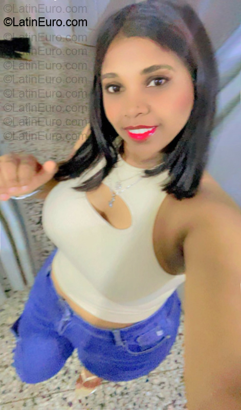 Date this charming Dominican Republic girl Mara from Santo Domingo DO57191