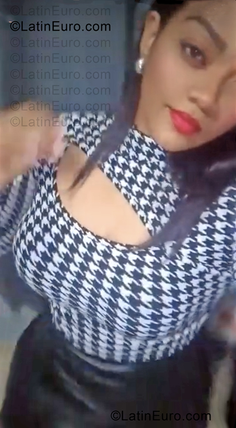 Date this tall Dominican Republic girl Yanely from Santo Domingo Norte DO57236