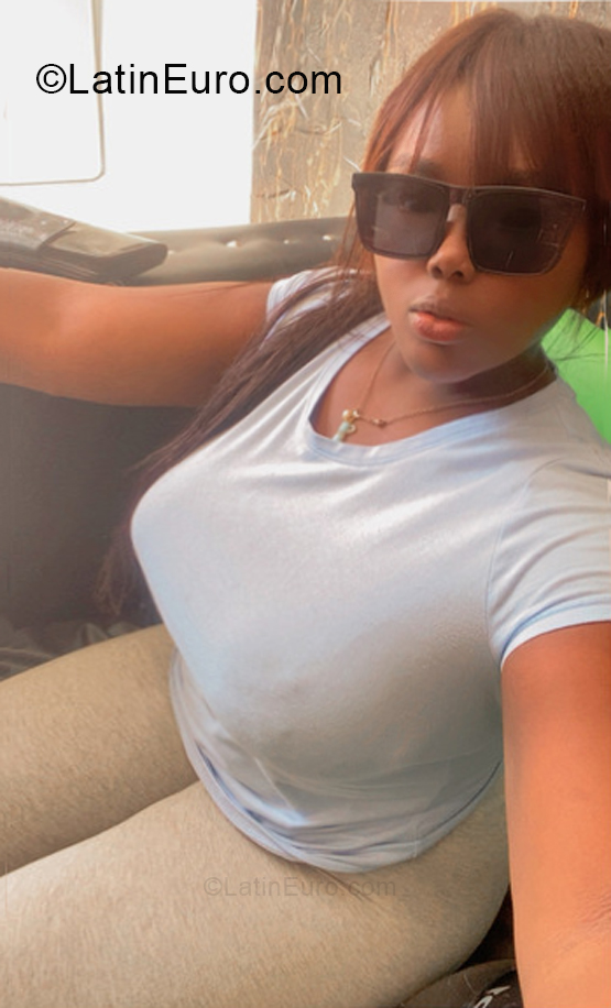Date this happy Dominican Republic girl Luz from Santo Domingo DO57246