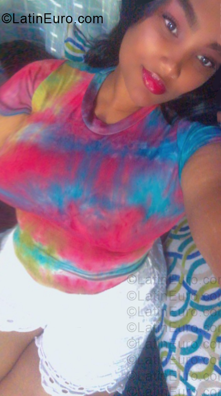 Date this nice looking Dominican Republic girl Nixe from Moca DO57249