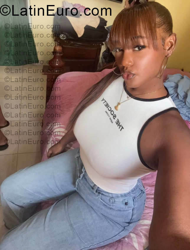 Date this charming Dominican Republic girl Carolin from Santo Domingo DO57257