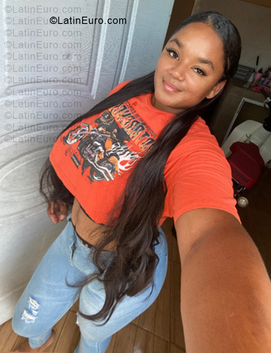 Date this charming Dominican Republic girl Alondra from Santo Domingo DO57320