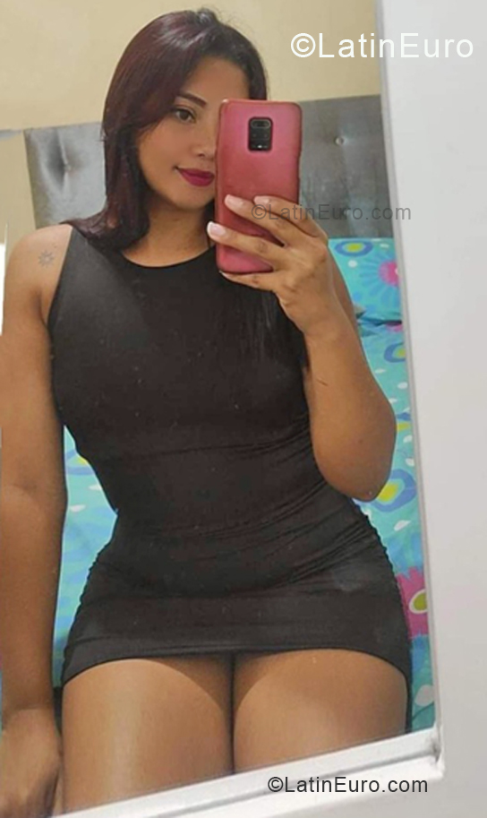 Date this attractive Colombia girl Nathalie from Cali CO33908