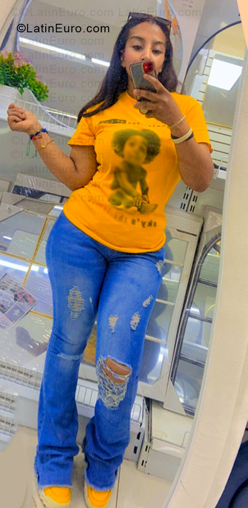 Date this good-looking Dominican Republic girl Yesenia from Santiago DO57330