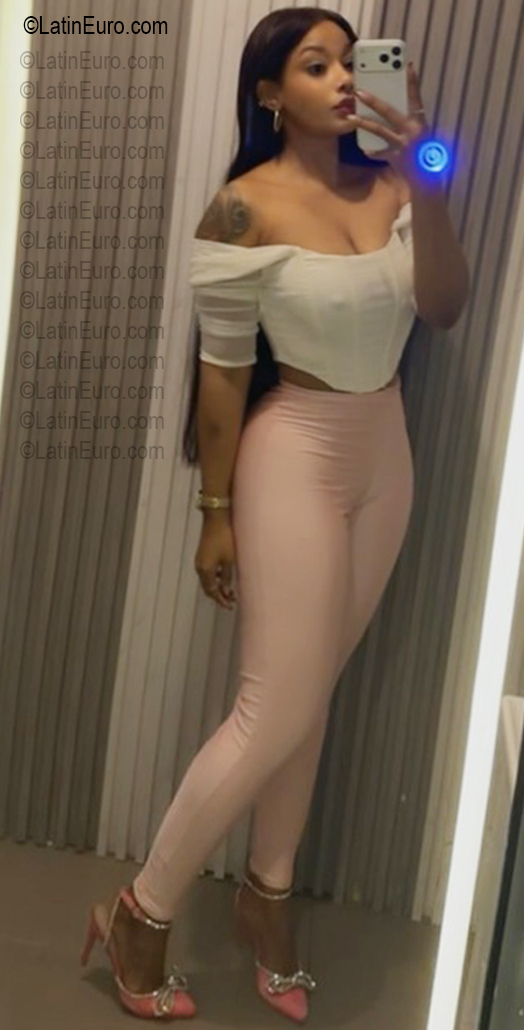 Date this pretty Dominican Republic girl Yelin from Santo Domingo DO57357
